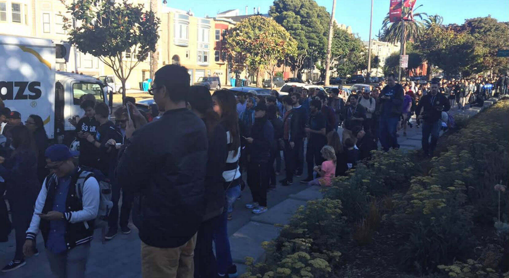 Pokemon_Go_Crowds